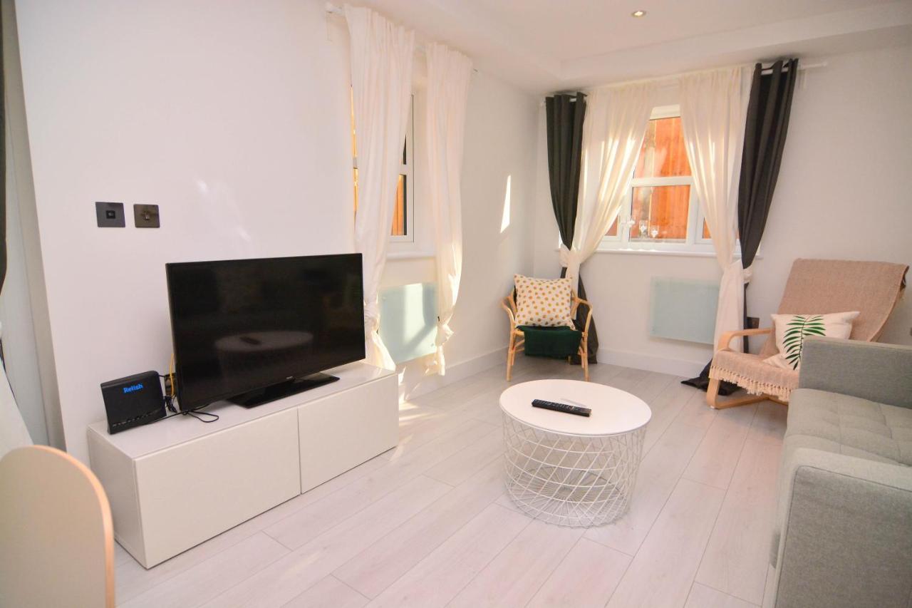 Apartment Wharf - Macarena Apartments Лондон Экстерьер фото
